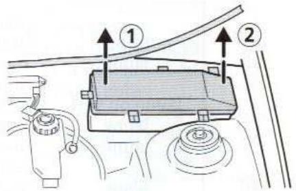 FORD PUMA - Ouverture de la boite à fusibles auxiliaire - 1
