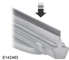 FORD B-MAX 2012 - CONTRÔLE DES BALAIS D'ESSUIE-GLACES - 1