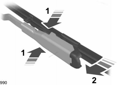 FORD C-MAX 2011 - Remplacement des balais d'essuie-glace - 1