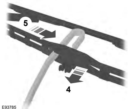 FORD TOURNEO CONNECT 2011 - REEMPLACEMENT DES BALAIS D'ESSUIE-GLACES - 3