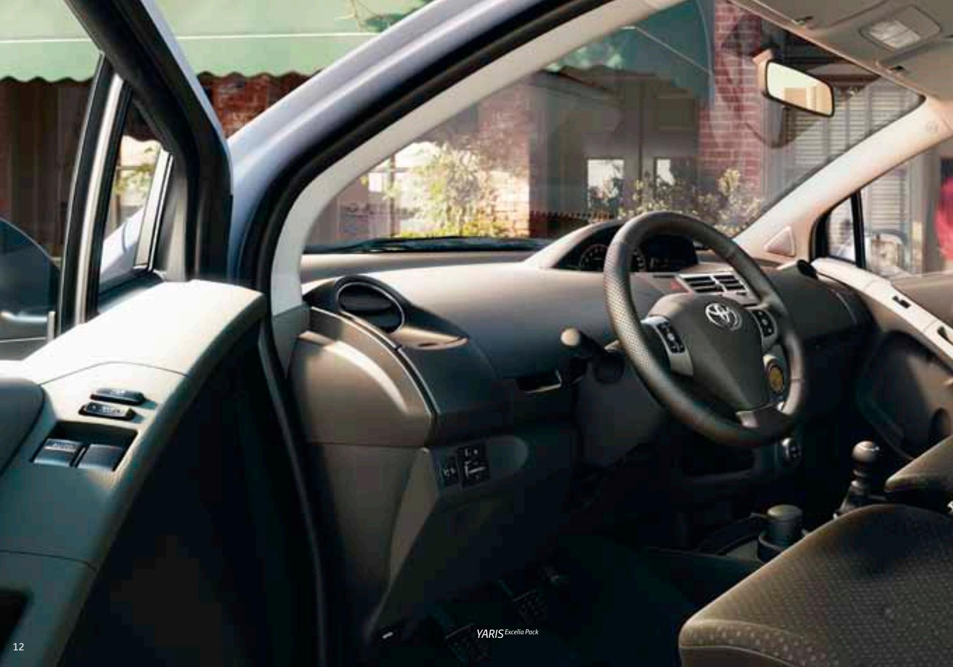 TOYOTA YARIS (2) - La Yaris déborde d'énergie, de comport et de fonctionnalité. - 11