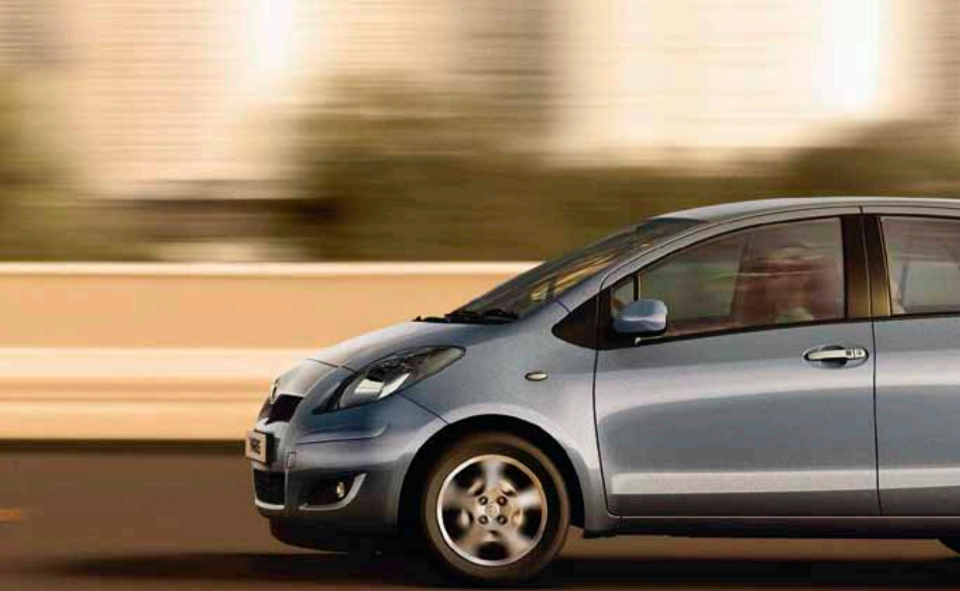 TOYOTA YARIS (2) - La Yaris déborde d'énergie, de comport et de fonctionnalité. - 4