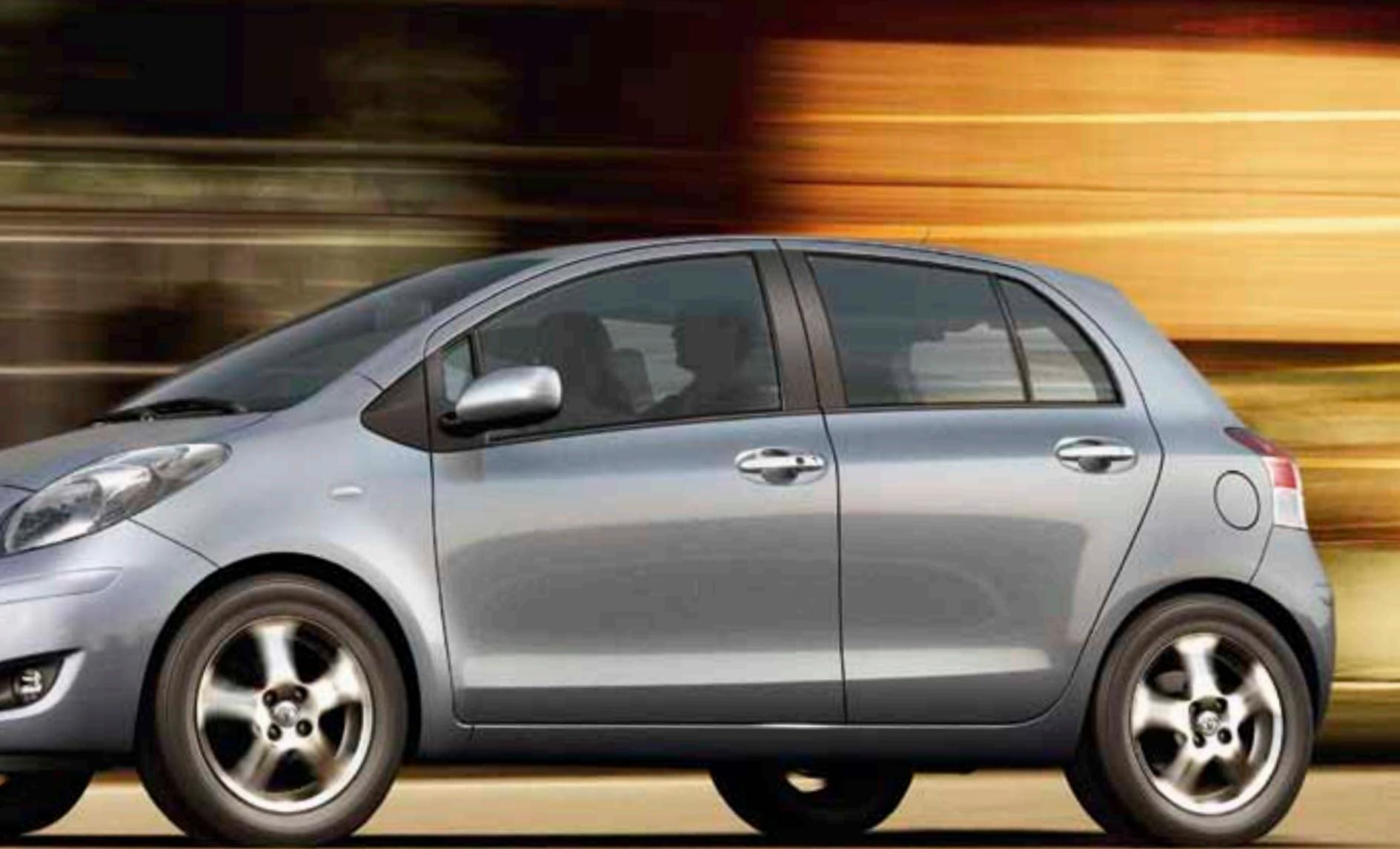 TOYOTA YARIS (2) - Équipements technologiques: - 10
