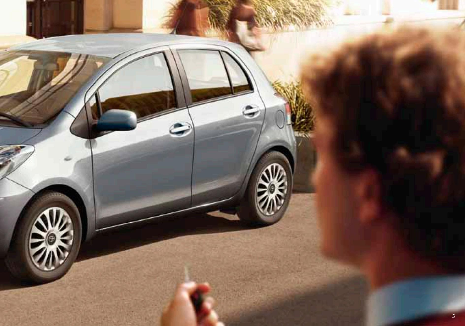 TOYOTA YARIS (2) - La Yaris déborde d'énergie, de comport et de fonctionnalité. - 3