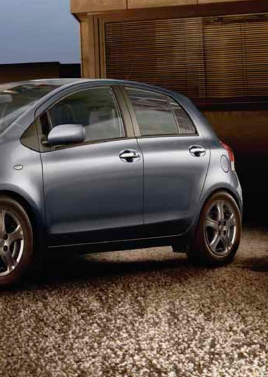 TOYOTA YARIS (2) - La Yaris déborde d'énergie, de comport et de fonctionnalité. - 7