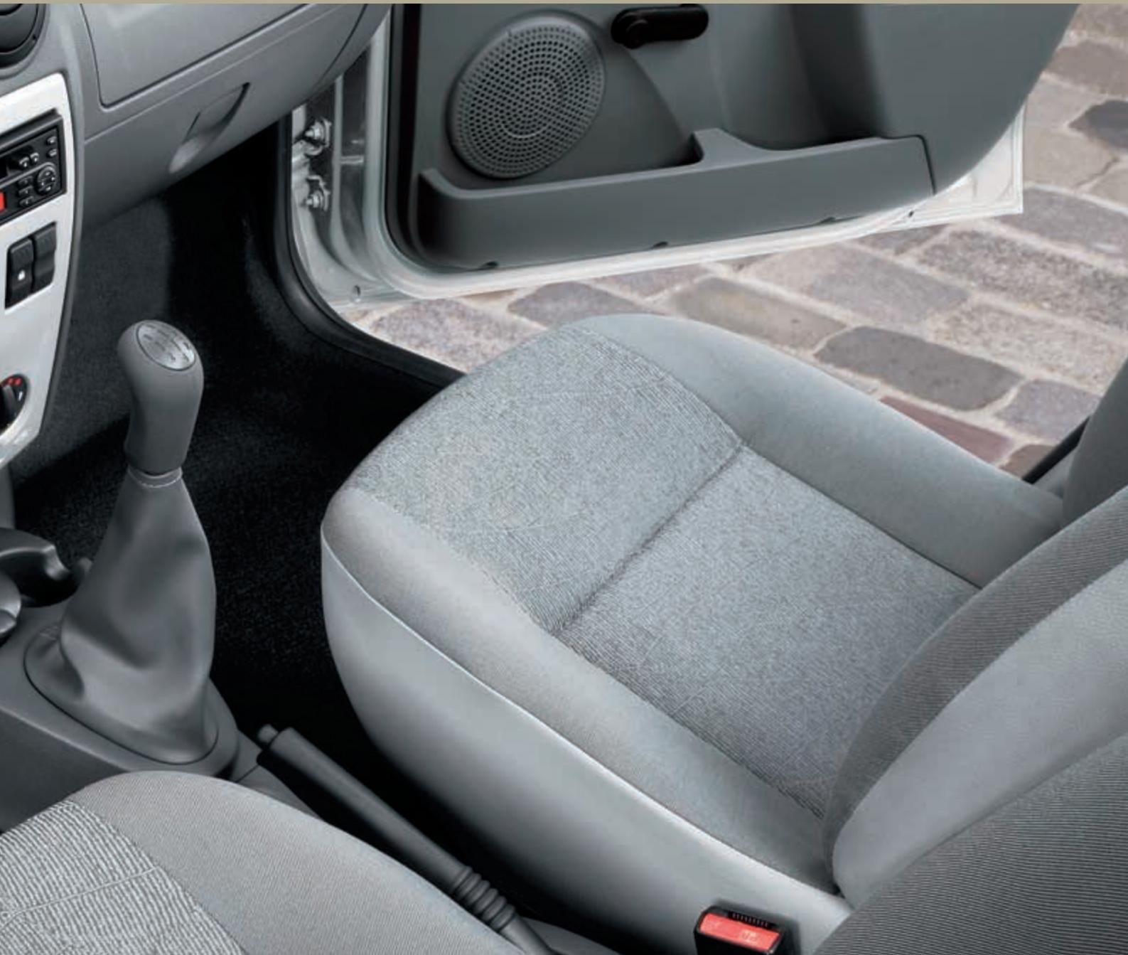DACIA LOGAN VAN - POSTE de conduite pratique - 1