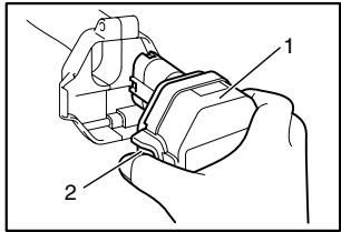 MAKITA 5093D - Instalación o desmontaje del cartucho de batería - 1