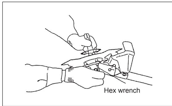 MAKITA EBH252U - Mounting of cutterblade with the hex wrench still in place - 1