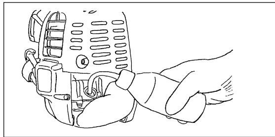 MAKITA EM4250CA - REEMPLACEMENT DE L'HUILA A MOTEUR - 5