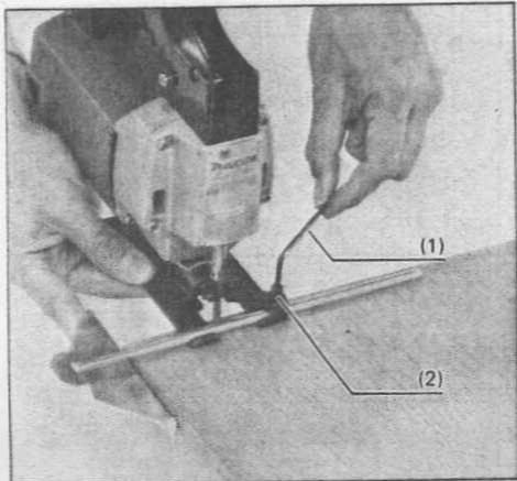 MAKITA 4300BA - Utilisation du guide de gabarit (Guide de refente) - 2