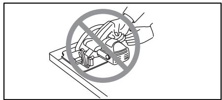 MAKITA 5007F - Causas y prevencion de retrocesos bruscos - 3