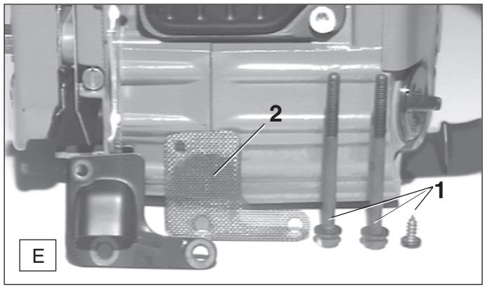 MAKITA DCS540 - Replacing/cleaning the spark arrester screen - 1