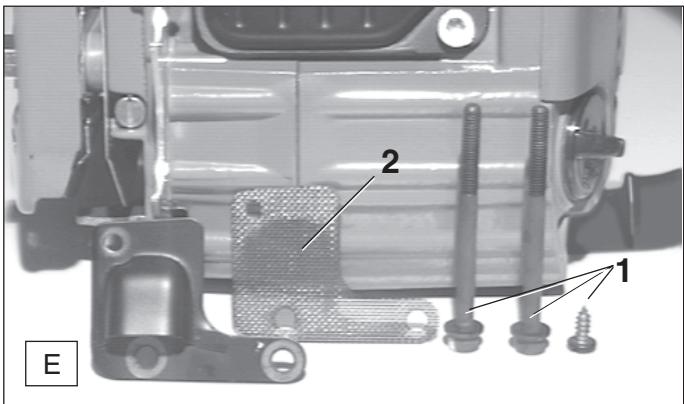 MAKITA DCS540 - Changement / nettoyage du pare-étincelles - 1
