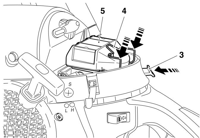 MAKITA DCS6400 - Replacing the fuel filter - 4