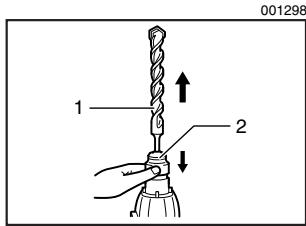 MAKITA HR2451 - Installing or removing the bit - 3