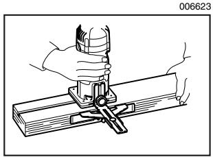 MAKITA 3709 - Straight guide (optional accessory) - 1