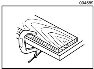 MAKITA 3901 - Solamente para ranuras de unión de esquina y de forma de colilla-T - 1