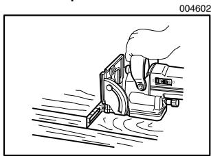 MAKITA 3901 - Solamente para ranuras de unión en forma de colilla-T - 1