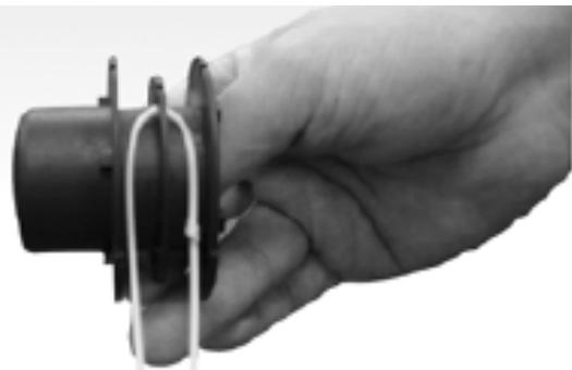 MCCULLOCH MCT2024 - 5-1. SUSTITUCION DEL CARRETE DEL CABLE DE NYLON - 3