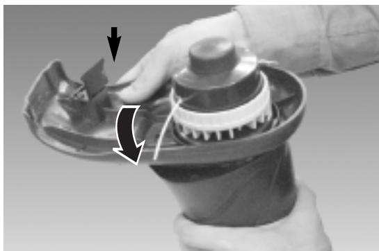 MCCULLOCH MCT2024 - 3-2. MONTAGE DU PARE-DEBRIS - 1