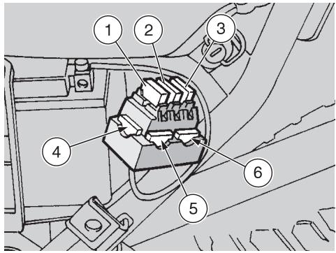 APRILIA ETX 125 - Installation de la batterie - 1