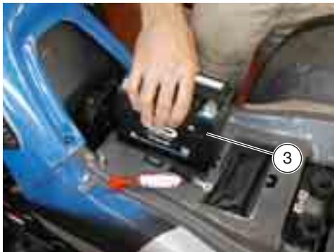 APRILIA QUASAR 180 - REMOVING THE BATTERY - 1