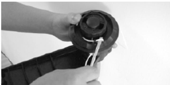 MTD MCT333707 - REPLACING TRIMMING LINE: EASY-LOAD HEAD - 1