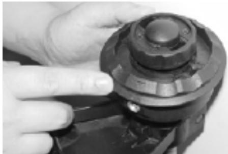 MTD MCT333707 - REPLACING TRIMMING LINE: EASY-LOAD HEAD - 2