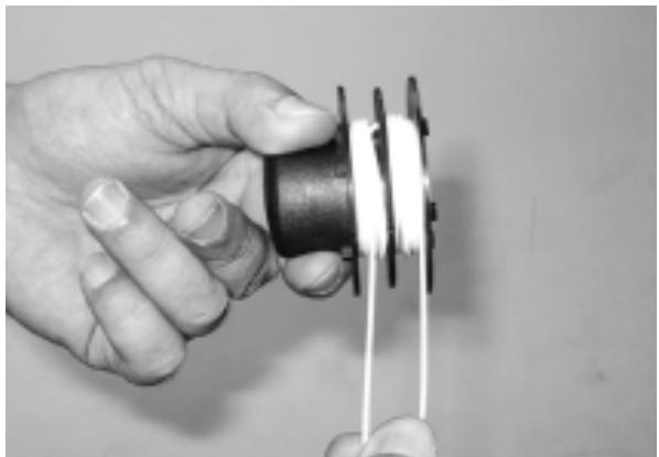 MTD 25P - SUSTITUCION DEL CARRETE DEL CABLE DE NYLON - 5