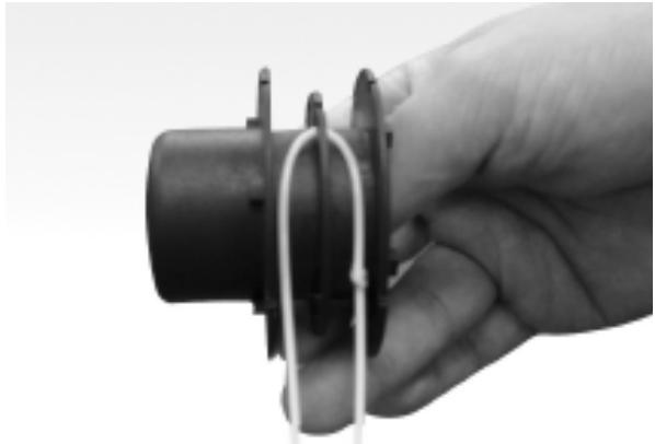 MTD 27P - REPLACE THE SPOOL OF NYLON LINE - 3
