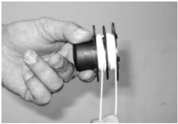MTD 27P - REPLACE THE SPOOL OF NYLON LINE - 5