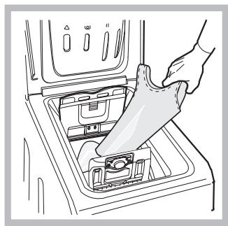 HOTPOINT-ARISTON AVTL 83 - Comment ouvrir et fermer le tambour - 3