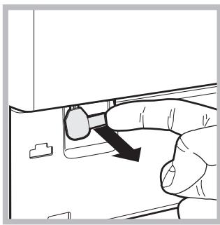 HOTPOINT-ARISTON AQ9D 69 U - Ouverture manuelle de la porte-hublot - 2