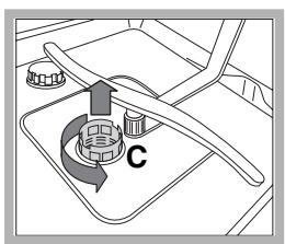 HOTPOINT-ARISTON LKF 7146 - Cleaning the filters - 1