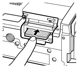 HITACHI DZ-BX31E - Insertion et retrait de la carte - 4