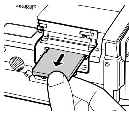 HITACHI DZ-BX31E(UK) - Insertion et retrait de la carte - 5