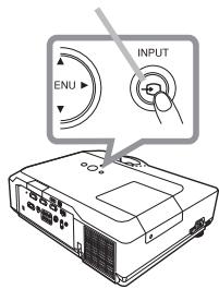 HITACHI CP-X467 - Sélectionner un signal d'entrée - 2