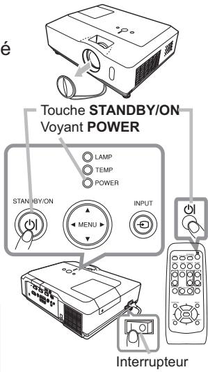 HITACHI CP-X467 - Mise sous tension - 1