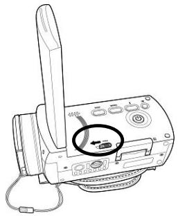 HITACHI DZ-HV1074 - Insérer une carte SD - 1