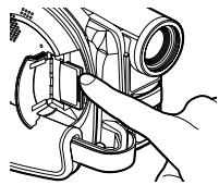 HITACHI DZ-MV380A - Introduction et extraction de la carte - 5