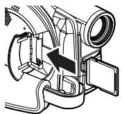 HITACHI DZ-MV380A - Introduction et extraction de la carte - 3