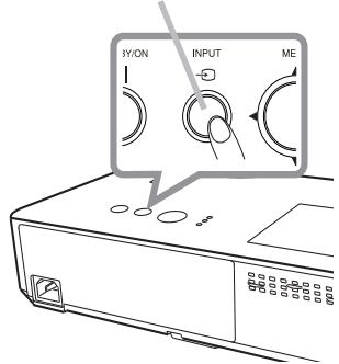 HITACHI CP-RX93 - Selectionner un signal d'entrée - 1