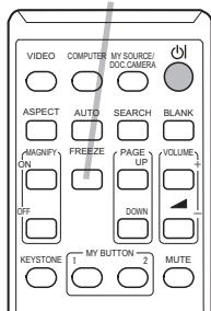 HITACHI CP-RX93 - Appuyer sur la touche FREEZE de la télécommande. - 1