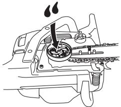JONSERED CS 2240 - Neuswiel van het zaagblad smeren - 5