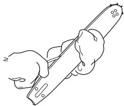 JONSERED CS 2250 S - Contrôle de la lubrification de la chaine - 3