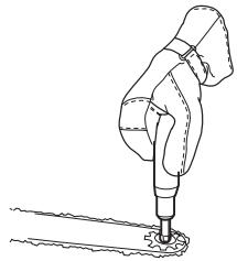 JONSERED CS 2250 S - Neuswiel van het zaagblad smeren - 4