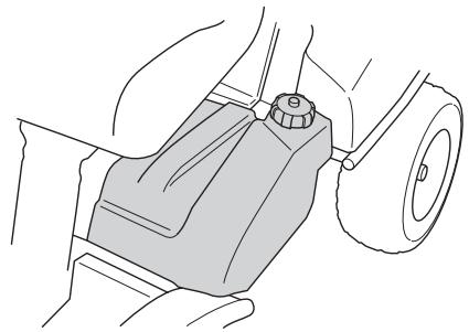 JONSERED FR 2216 FA - Remplissage de carburant - 1