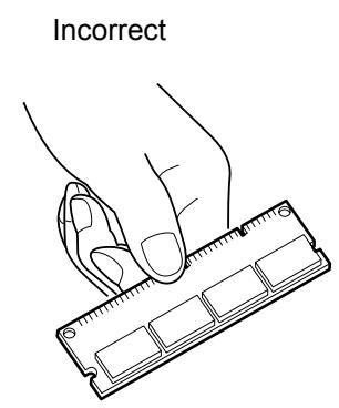 OLIVETTI D-COPIA 284 - Précautions pour la manipulation du module de mémoire - 2
