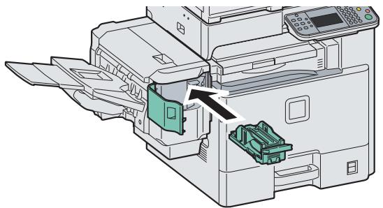 KYOCERA FS-C8020MFP - Remonter le portec-artouche d'agrafes. - 1
