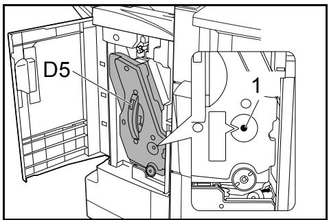 KYOCERA MT-710 - Precauciones al extraer la bandeja interna - 1